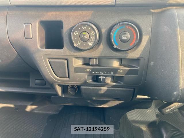 Toyota REGIUSACE VAN 2011-08 8368337-14