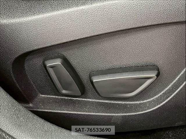 Renault CAPTUR 2021-07 1745814-8
