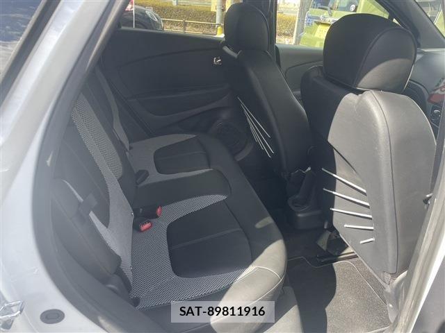Renault CAPTUR 2017-07 6017078-6