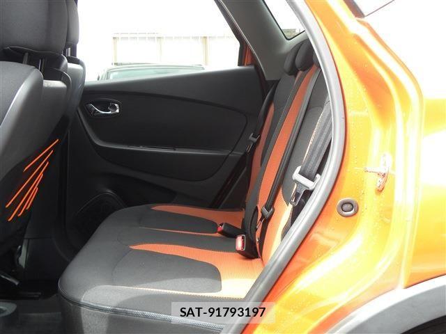 Renault CAPTUR 2015-04 6017079-11