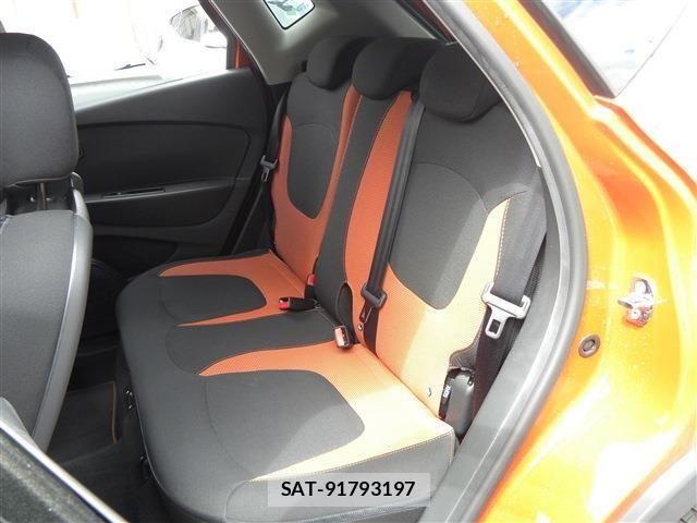 Renault CAPTUR 2015-04 6017079-12