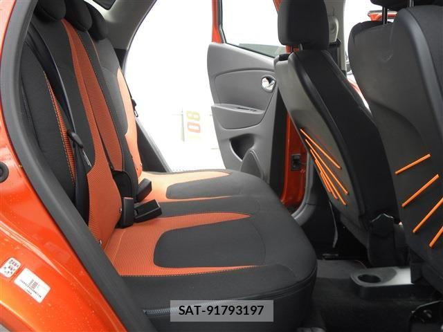 Renault CAPTUR 2015-04 6017079-13