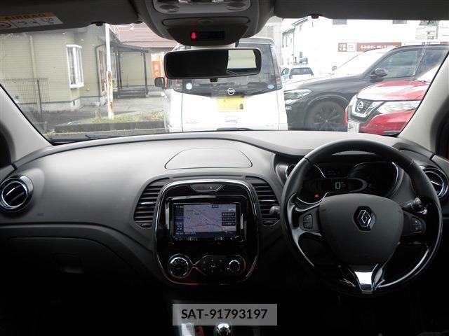 Renault CAPTUR 2015-04 6017079-16