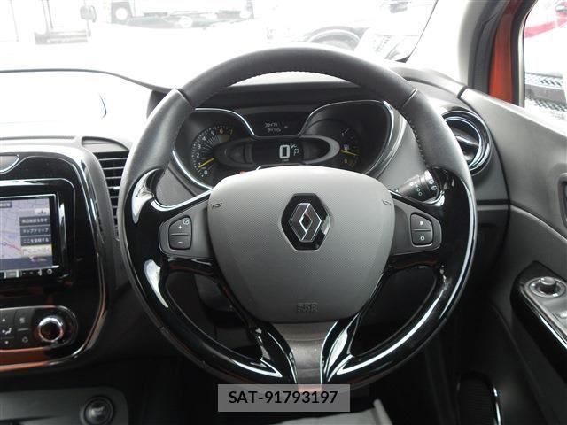 Renault CAPTUR 2015-04 6017079-17