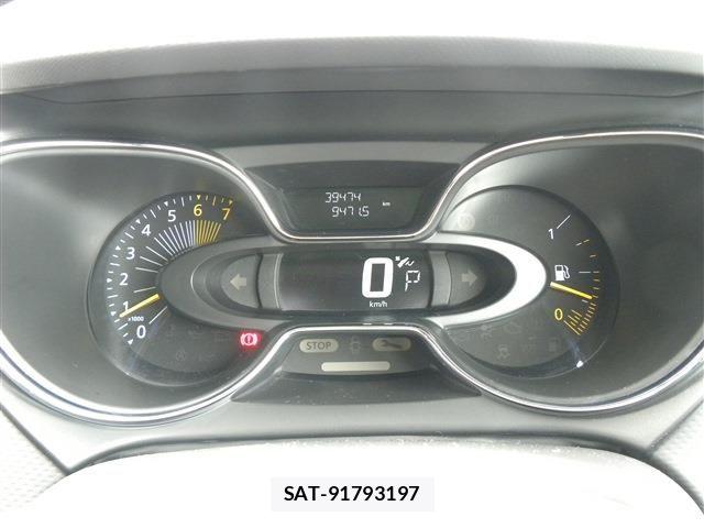 Renault CAPTUR 2015-04 6017079-18