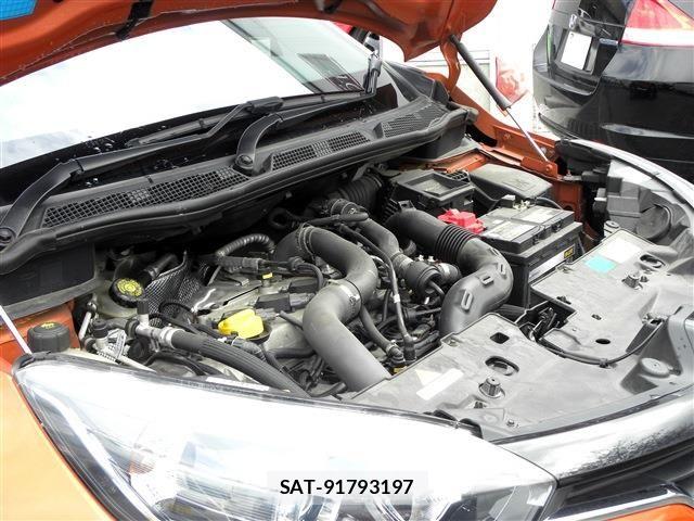 Renault CAPTUR 2015-04 6017079-19