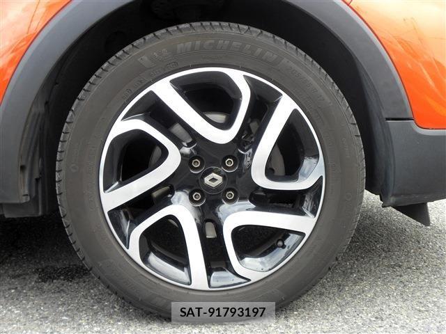 Renault CAPTUR 2015-04 6017079-22