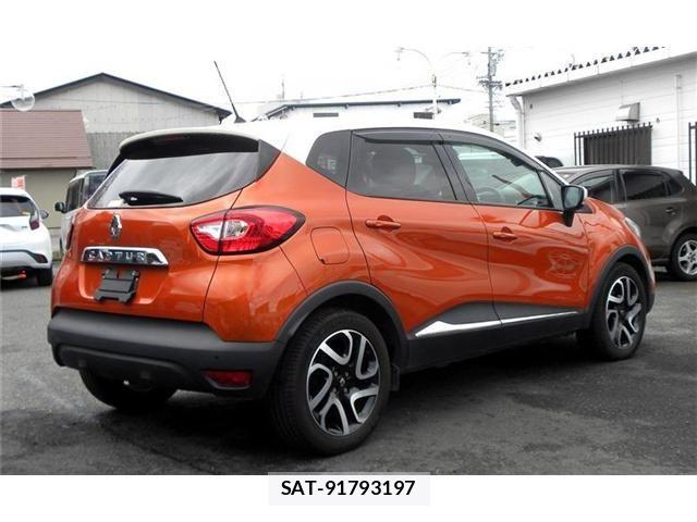 Renault CAPTUR 2015-04 6017079-4