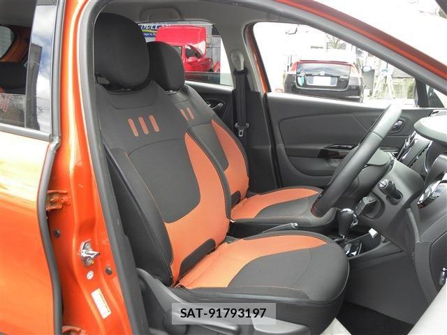 Renault CAPTUR 2015-04 6017079-8