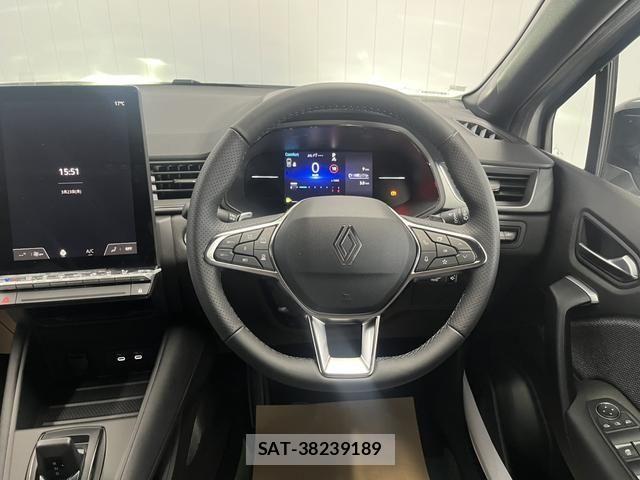 Renault CAPTUR 2026-04 6677748-9