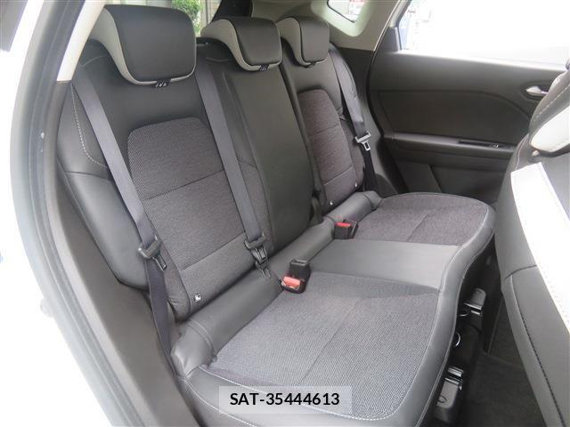 Renault CAPTUR 2021-07 6753065-10