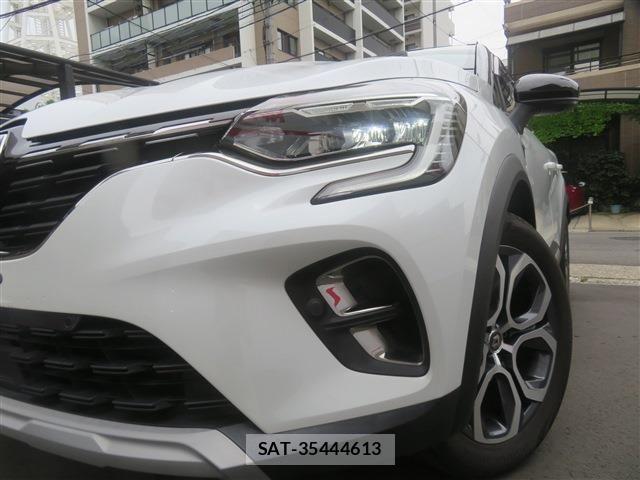Renault CAPTUR 2021-07 6753065-4