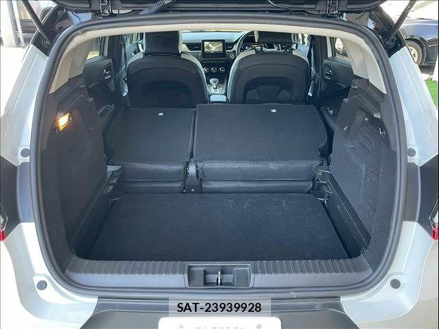 Renault CAPTUR 2023-08 6997706-17