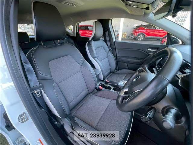 Renault CAPTUR 2023-08 6997706-4