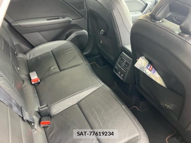Renault CAPTUR 2021-07 7329719-19