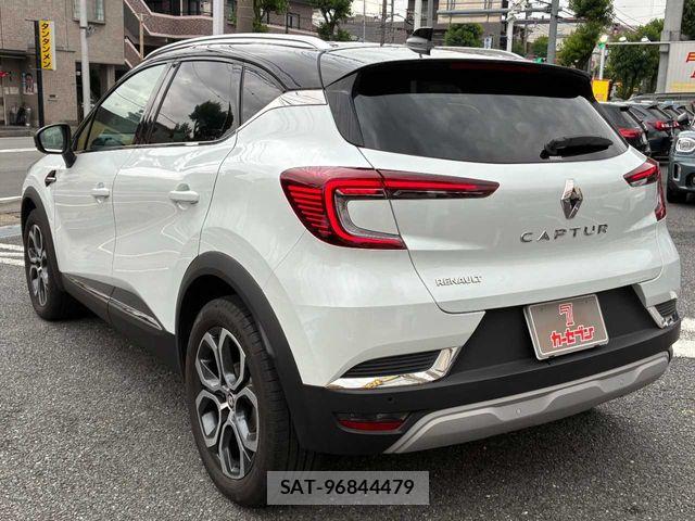 Renault CAPTUR 2022-06 7359583-28