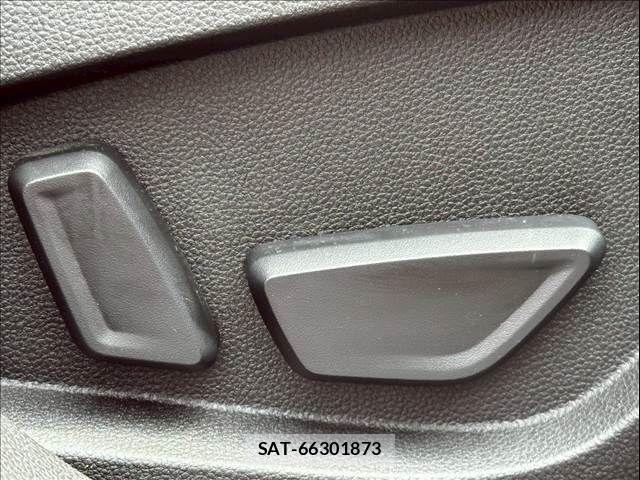 Renault CAPTUR 2021-08 7502583-9