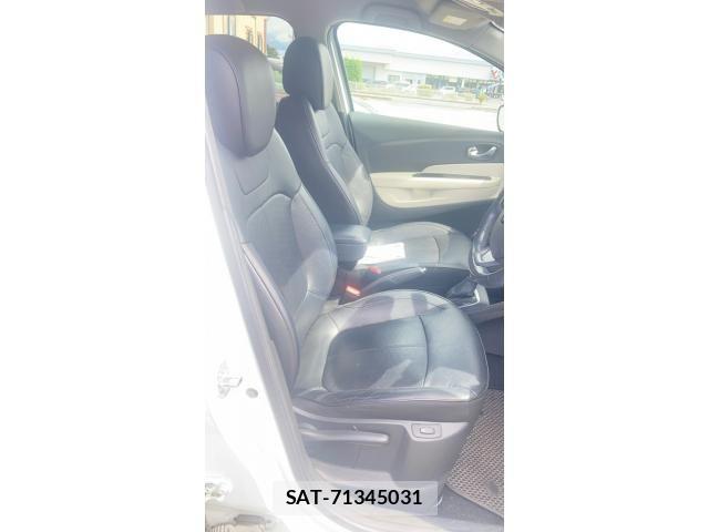 Renault CAPTUR 2018-04 7562743-8
