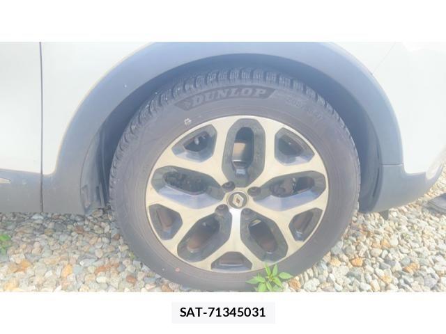 Renault CAPTUR 2018-04 7562743-4