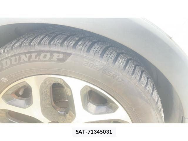 Renault CAPTUR 2018-04 7562743-5