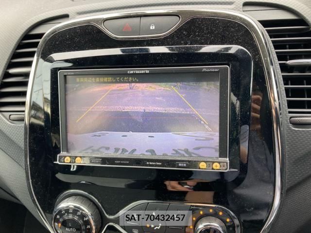 Renault CAPTUR 2014-03 8037912-9