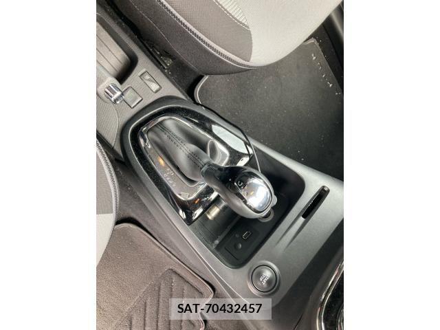 Renault CAPTUR 2014-03 8037912-14