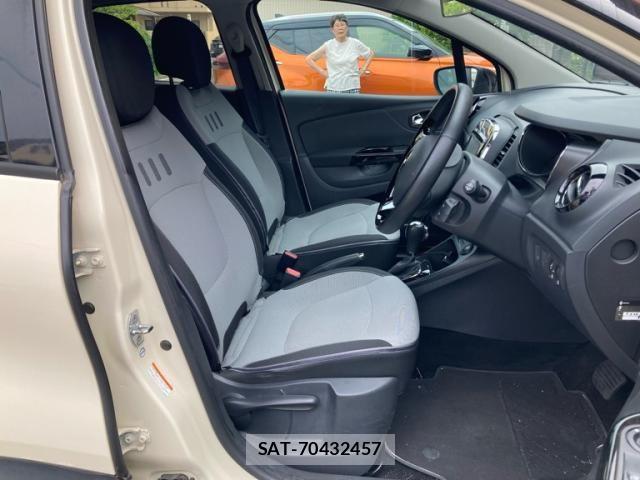 Renault CAPTUR 2014-03 8037912-19