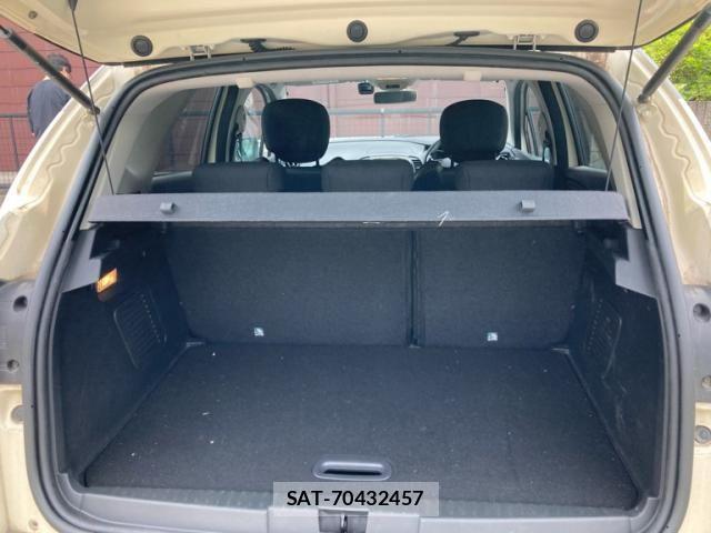 Renault CAPTUR 2014-03 8037912-20