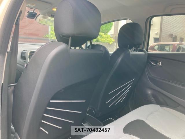 Renault CAPTUR 2014-03 8037912-21