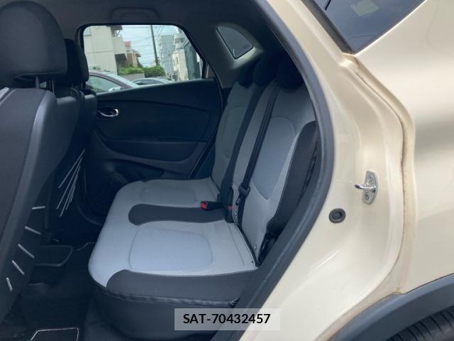 Renault CAPTUR 2014-03 8037912-22