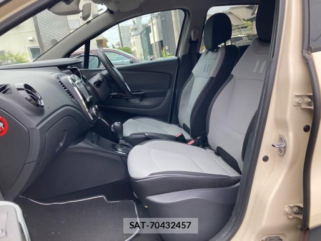 Renault CAPTUR 2014-03 8037912-23