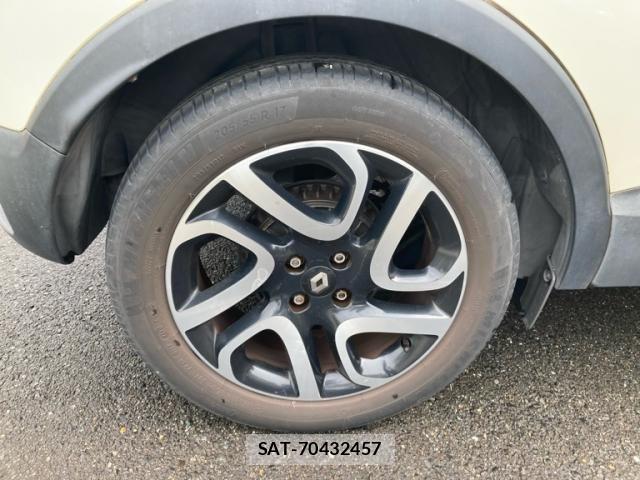 Renault CAPTUR 2014-03 8037912-5