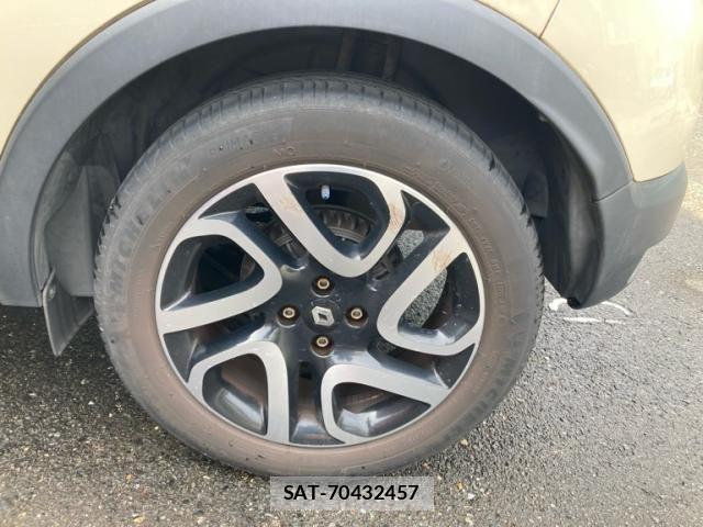 Renault CAPTUR 2014-03 8037912-6