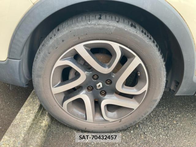 Renault CAPTUR 2014-03 8037912-7