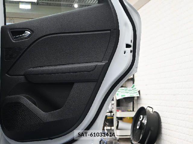 Renault CAPTUR 2023-06 8037906-22