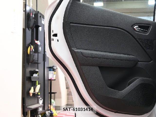 Renault CAPTUR 2023-06 8037906-24