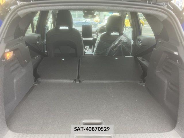 Renault CAPTUR 2026-03 8209857-9