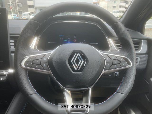 Renault CAPTUR 2026-03 8209857-7