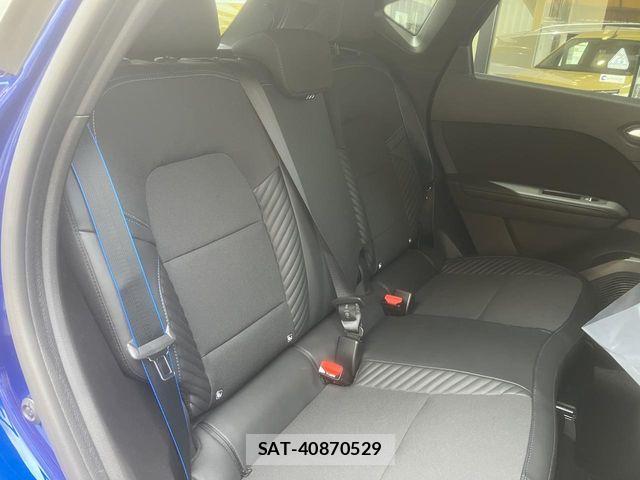 Renault CAPTUR 2026-03 8209857-8