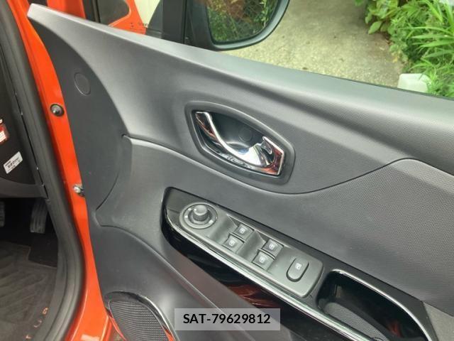 Renault CAPTUR 2016-08 8231611-6