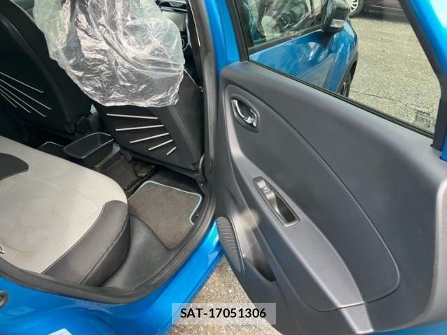 Renault CAPTUR 2014-05 8368339-12