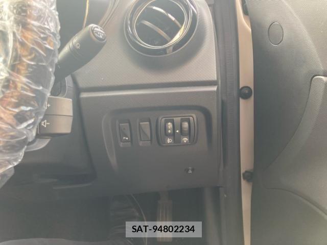 Renault CAPTUR 2014-08 8368340-12