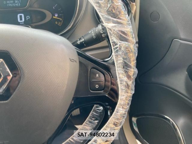 Renault CAPTUR 2014-08 8368340-14