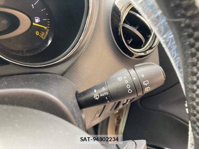 Renault CAPTUR 2014-08 8368340-16