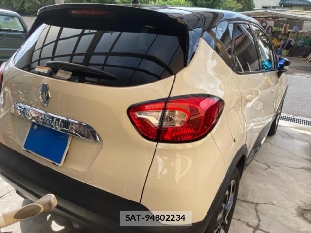 Renault CAPTUR 2014-08 8368340-1