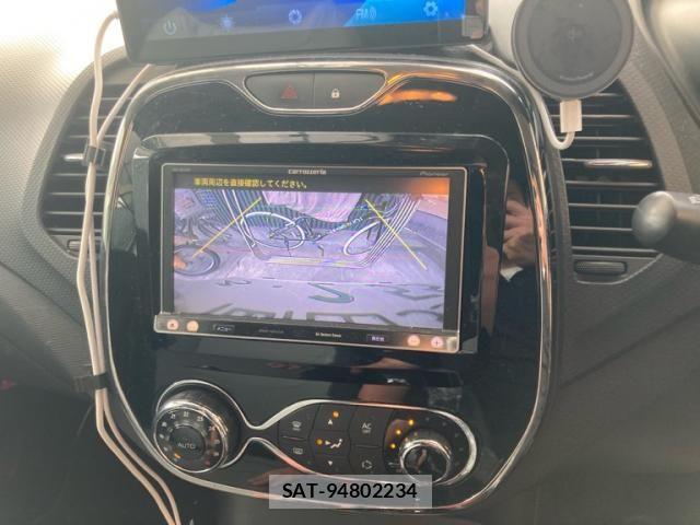 Renault CAPTUR 2014-08 8368340-21