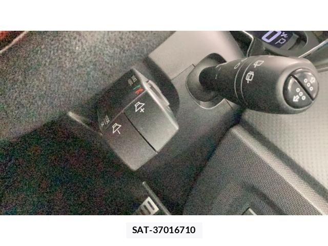 Renault CAPTUR 2015-09 8438720-16