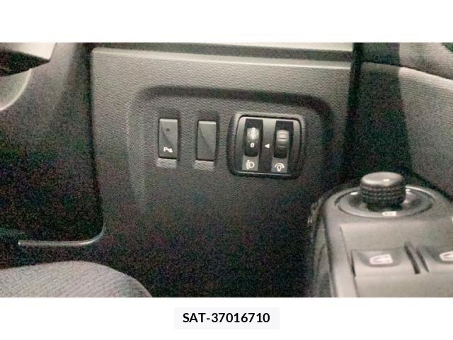 Renault CAPTUR 2015-09 8438720-17