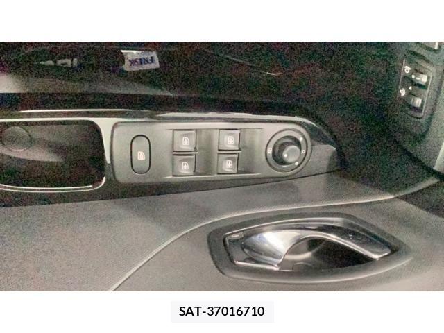 Renault CAPTUR 2015-09 8438720-18