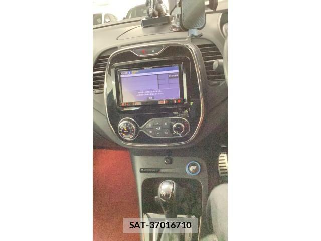 Renault CAPTUR 2015-09 8438720-21